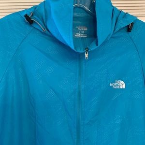 North Face Women’s Windbreaker Size Large